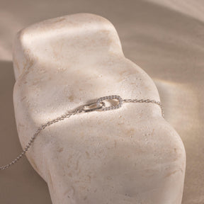 Pulseira com pingente de pavê