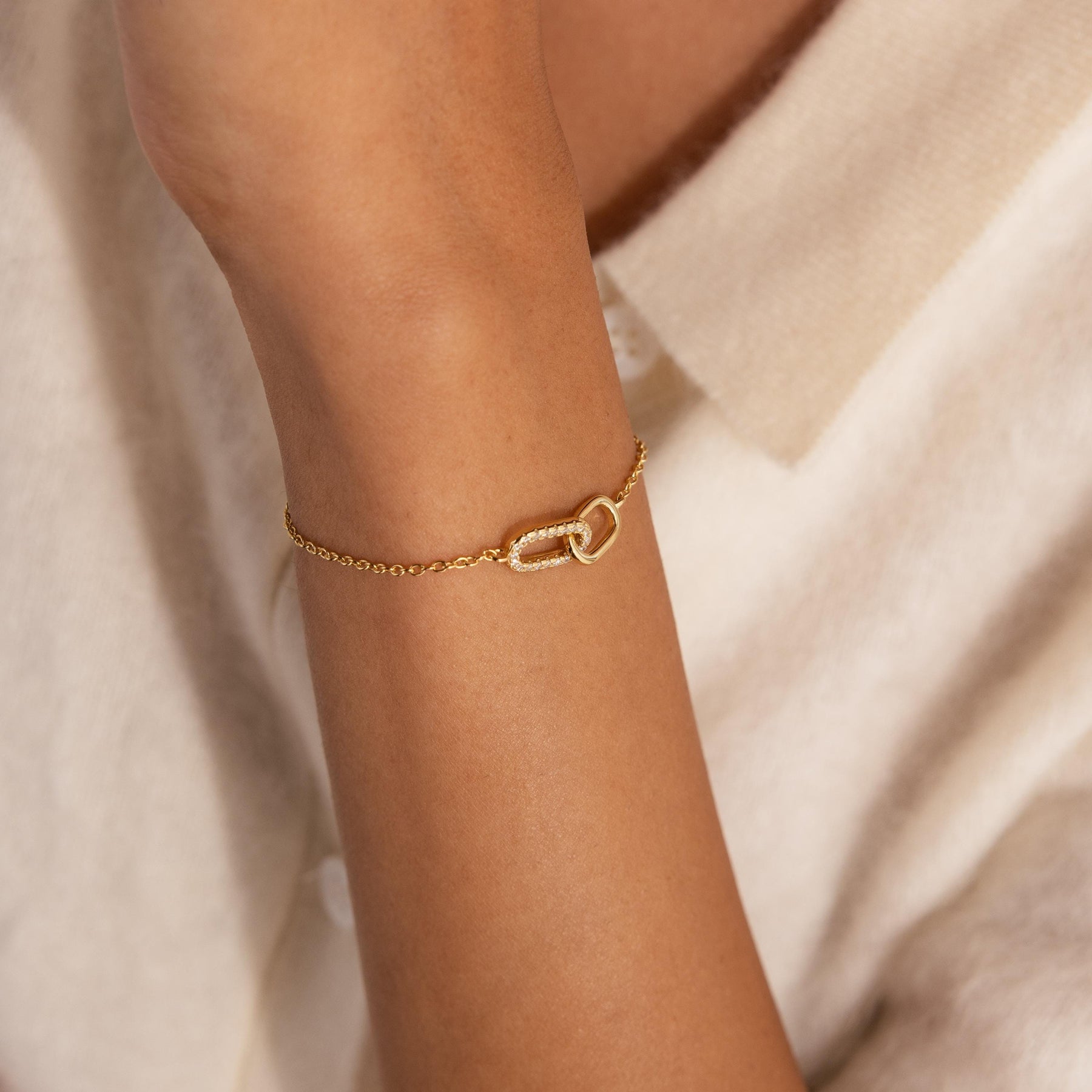 Pulseira com pingente de pavê