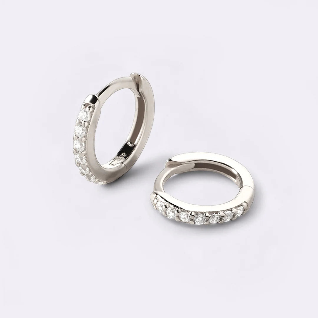 Brincos de argola com pavé