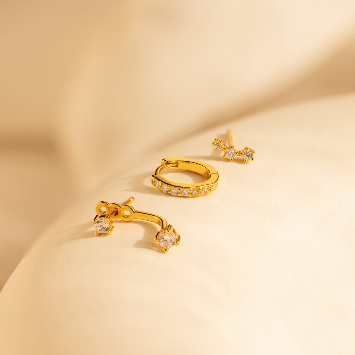 Conjunto de brincos pedras brilhantes