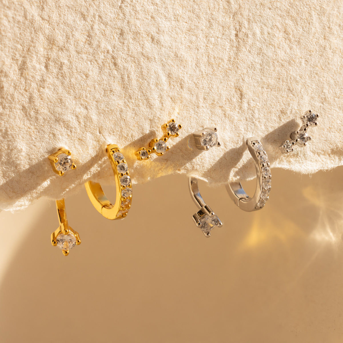 Conjunto de brincos pedras brilhantes