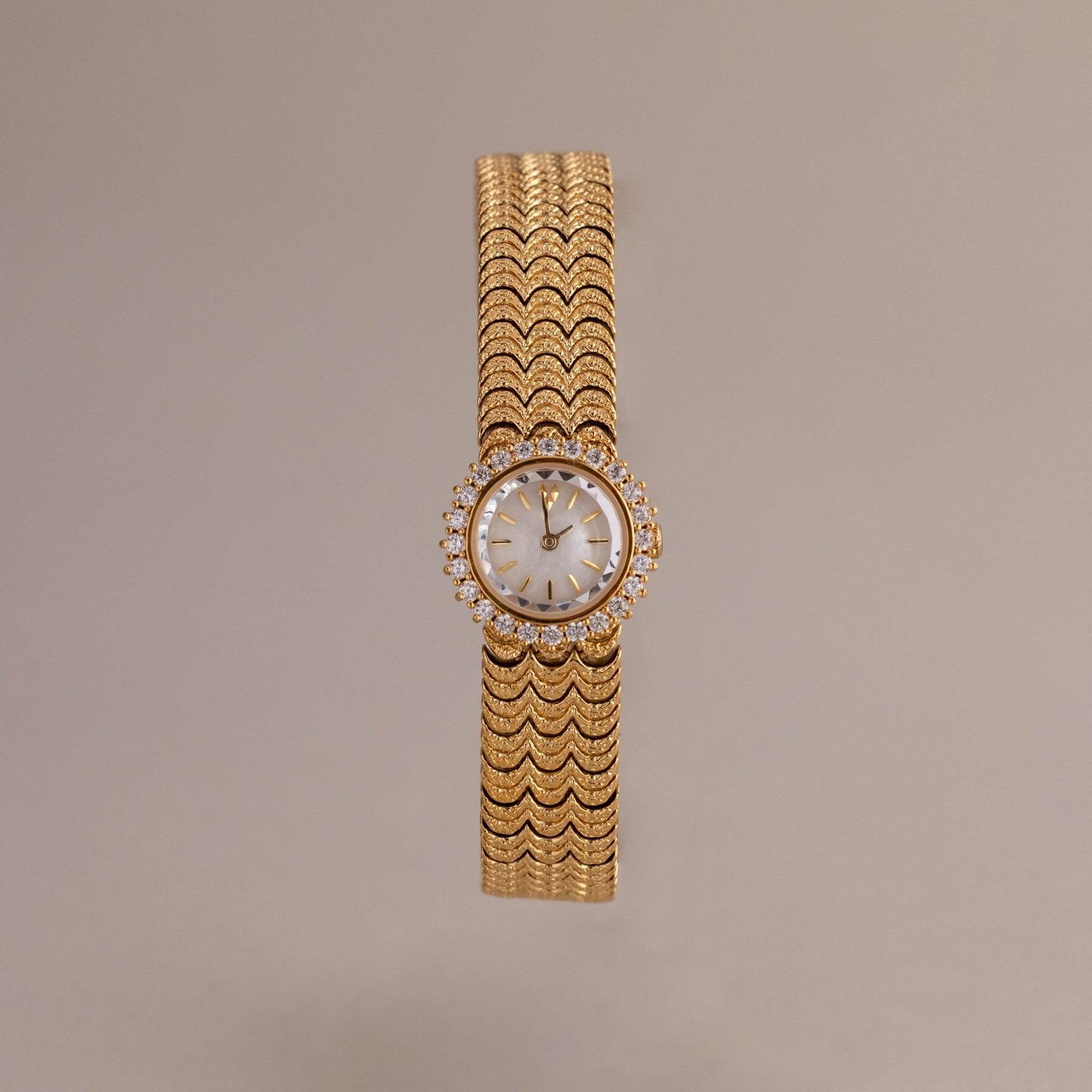 Relógio Pavé Scalloped